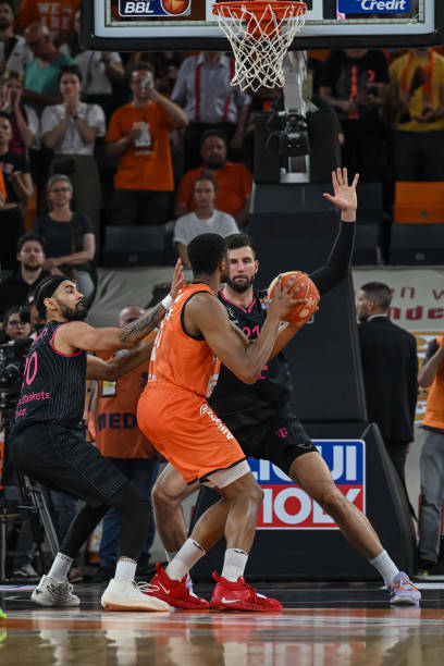 便人声鼎沸 便人声鼎沸