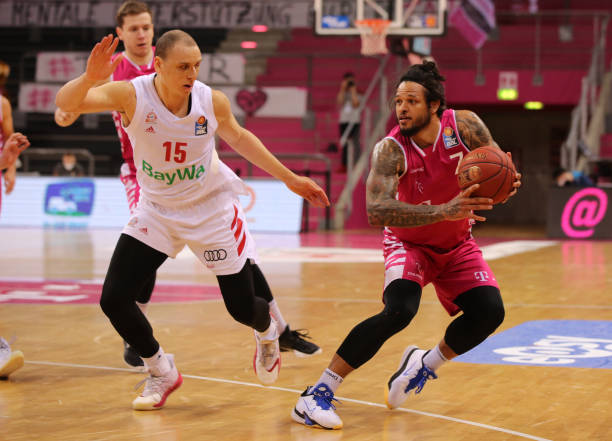 皮雷在边路 皮雷在边路